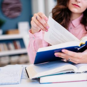 Ravenna tra le pagine: Una valutazione approfondita della letteratura locale